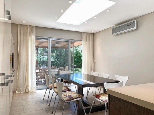 Excelente residencia en Barrio Privado en Laguna Blanca